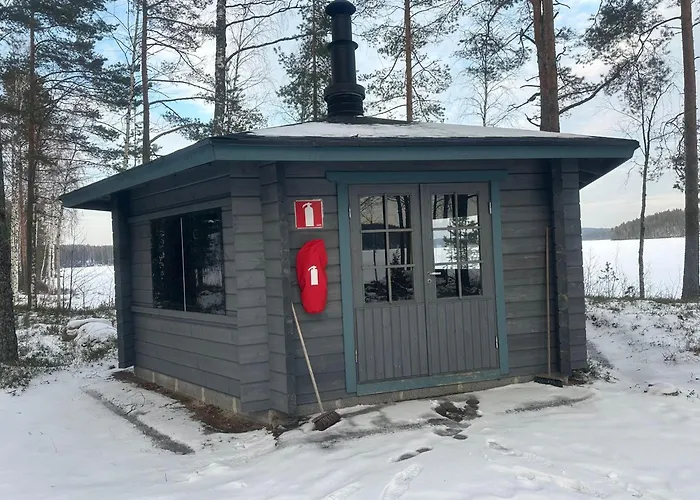 Repovesi Chalet *